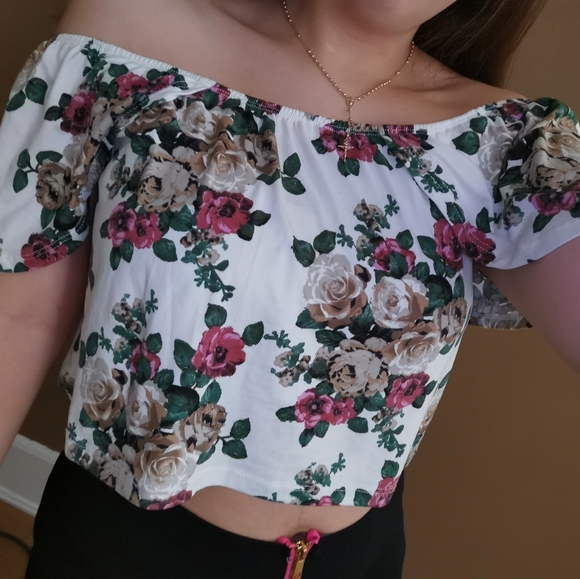 Flower shirt. Beautiful - Picture 3 of 3